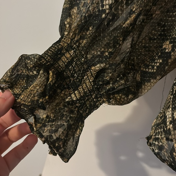 H&M Snakeskin Print Blouse - Picture 4 of 4